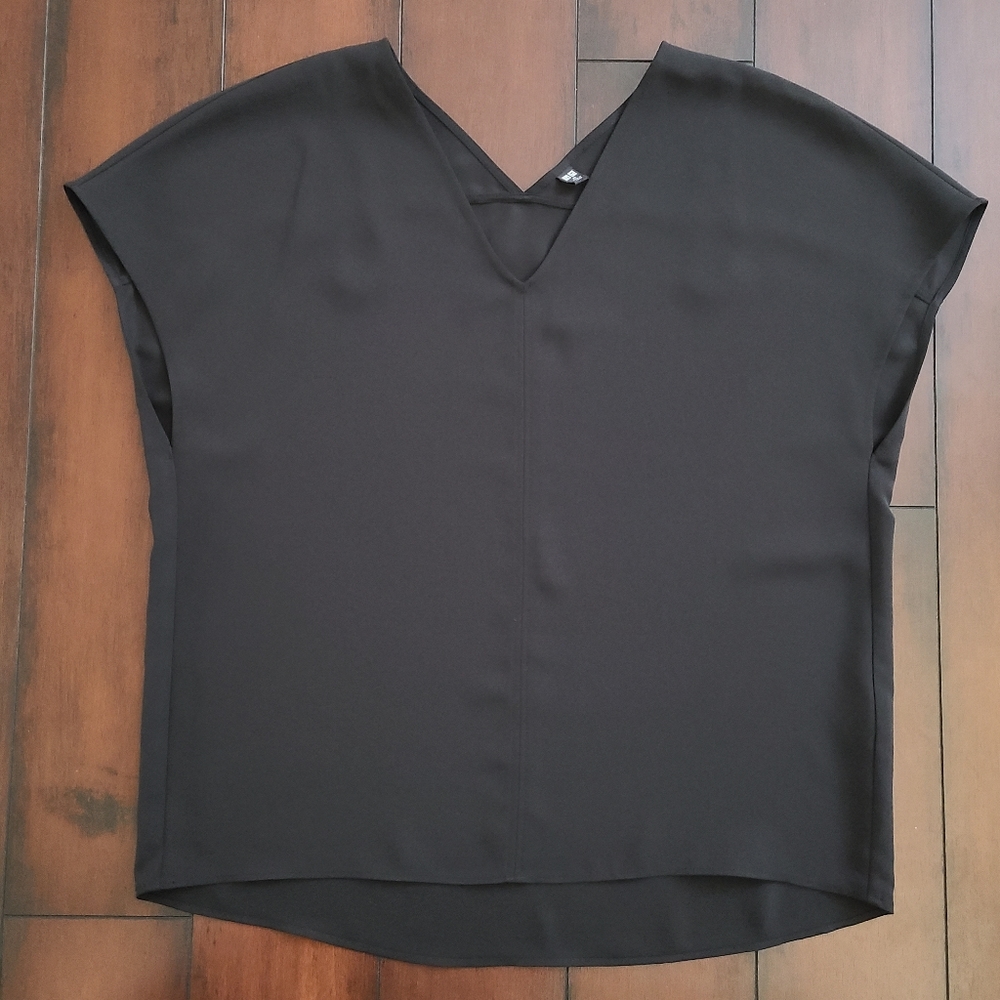 Uniqlo Black V-Neck Sleeveless Blouse